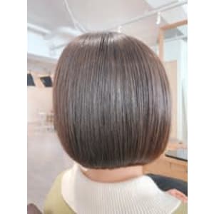 プツッと切りっぱなしボブ