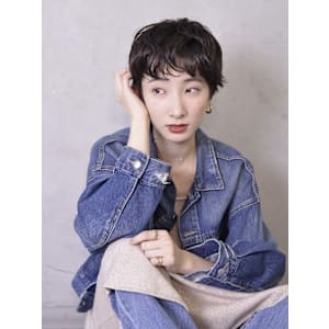 カジュアルウェーブ透明感ダークグレージュ小顔ショートヘア