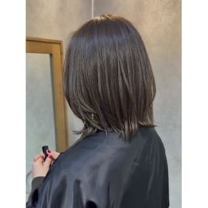 色持ちと艶感を叶えるオイルグロスカラー