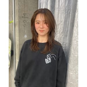 ステップボーンカットハイレイヤースタイル