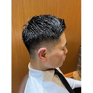 銀座理容室　フェードカット　スキンフェード　アップバング