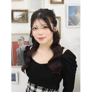 大人っぽく、控えめハーフポニー♪