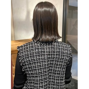 ダークカラー オリーブグレージュ 外ハネミディアム