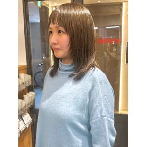 オリーブベージュ ハイトーン 顔周りレイヤー オン眉