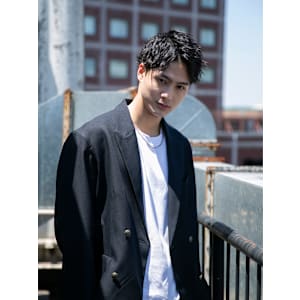 短髪モテヘア×センターパート