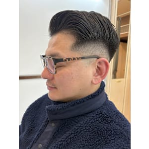 サイドパート×スキンフェード