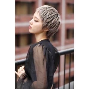 金髪ベリーショート×ボウズ伸びかけ女子