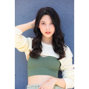 黒髪かき上げスタイル