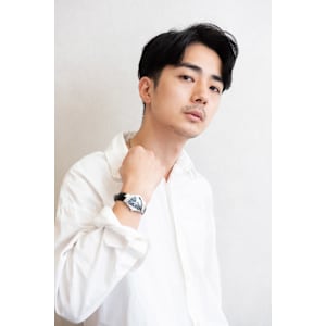 センターよりのサイドパート×ビジネスカジュアル