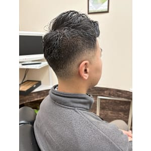 アップバング×スキンフェード