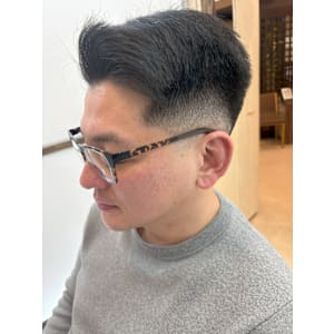 サイドパート×スキンフェード