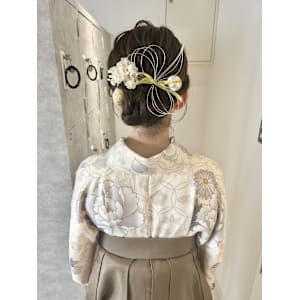 【Nanaka】ふわふわシニヨン＋袴着付け - MOON by KENJE【ムーンバイケンジ】掲載中