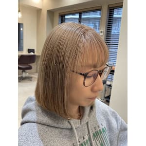 ライトベージュ