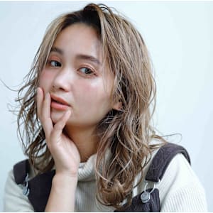 ダブルカラーシルバーベージュセミロング