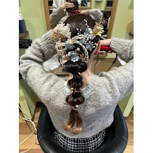 《HELLO'S 栄町店》 ヘアアレンジ