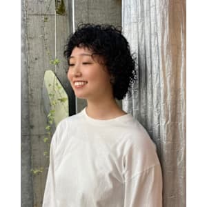 ステップボーンカットショートパーマスタイル