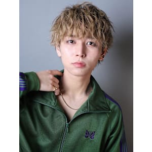 横顔が映えるマッシュウルフショート ツイスパ