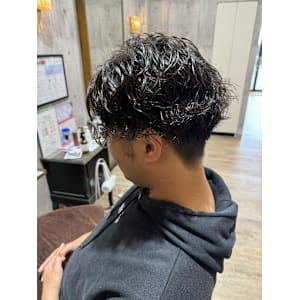 『メンズ　パーマ』細かくスパイラルカール