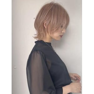 横顔も可愛いハイトーンウルフ　ボブウルフ　ウルフカット