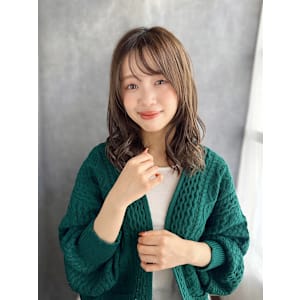 20代30代40代　ツヤ髪ニュアンスレイヤー小顔