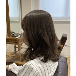 【グレージュ×ミディアム】