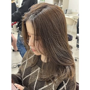 レイヤーカット×アッシュブラウン