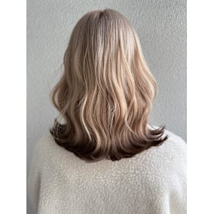 エンドカラー_ホワイトブロンド_ペールベージュ