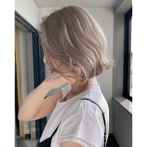 ペールベージュ_ ホワイトグレージュ