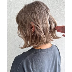 ホワイトグレージュ_ ホワイトブロンド_ ペールベージュ