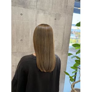 オリーブベージュ