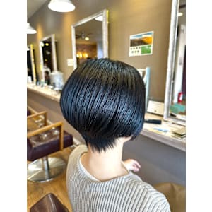 大人ショートミルクテーベージュハイライトレイヤーボブウルフ