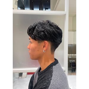 毛流れを作る、自然なニュアンスパーマ人気です！