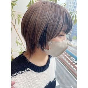 ショートウルフ/逆フェイスフレーミング/全体ブリーチ