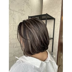 30.40代白髪ぼかしハイライトベージュグレー - prize 池袋【プライズ】池袋西口店【プライズ イケブクロ イケブクロニシグチテン】掲載中