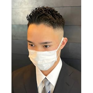 束感 ビジネスヘア フェードカット 刈り上げスタイル