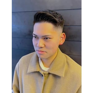 フェードカット アップバング 爽やか メンズショート 黒髪