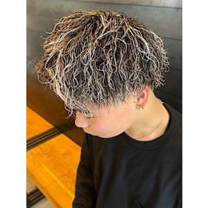 ツイストスパイラルパーマ ハイライト マッシュ ショート