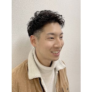 アップバング スキンフェード ツーブロック ツイストパーマ