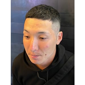 クロップスタイル フェードカット 10代 20代