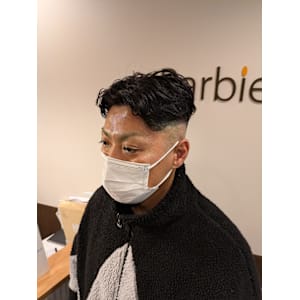 ナチュラルパーマ×スキンフェードスタイル