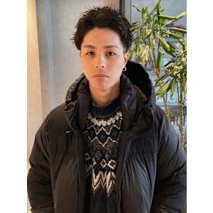 スパイキーショート ツイストパーマ アップバング 黒髪 束感