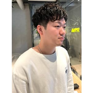 スパイラルパーマ ツーブロック 刈り上げ 束感 20代30代