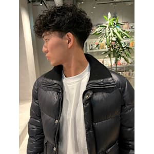 スパイラルパーマ ツーブロック 束感 強めパーマ 20代