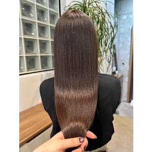 酸性ストレート/アッシュブラウン/髪質改善トリートメント