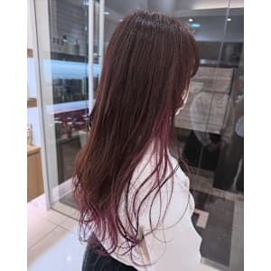 インナー×裾カラーで春らしく