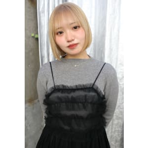 ステップボーンカット ボブスタイル/美髪/ホワイトブロンド