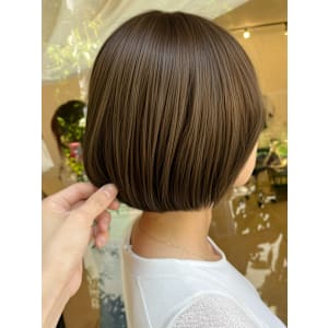 透明感カラー×丸みショートボブ