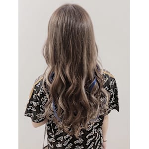 チラ見えブルー