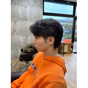 『メンズ』襟元スッキリ毛流れセンターパート