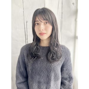 シースルーバングのAラインミックスカールスタイル